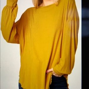 FREE PEOPLE UNTAMED GOLD OVERSIZED TEE . New